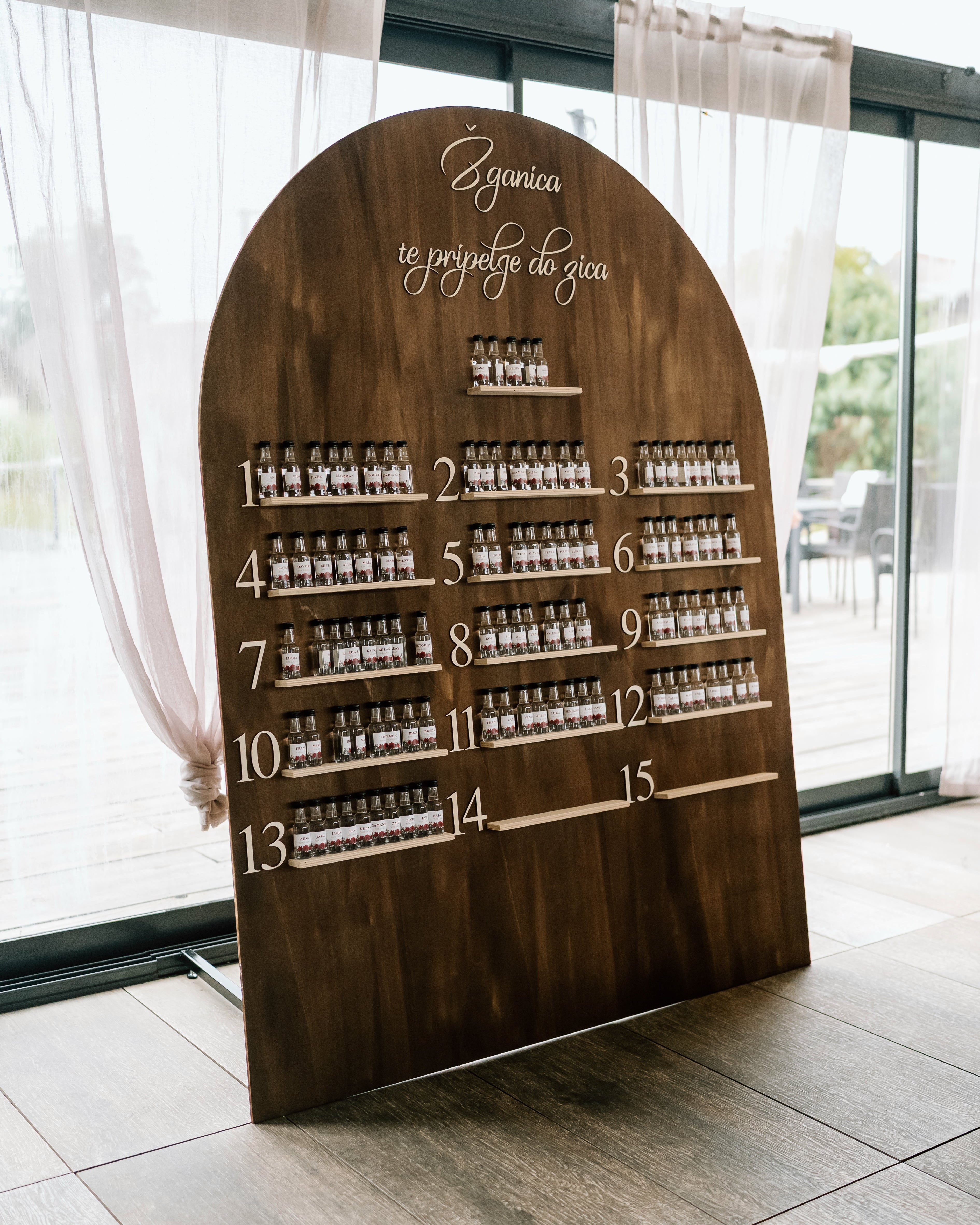 Tabla sedežni red - žganica te pripelje do zica