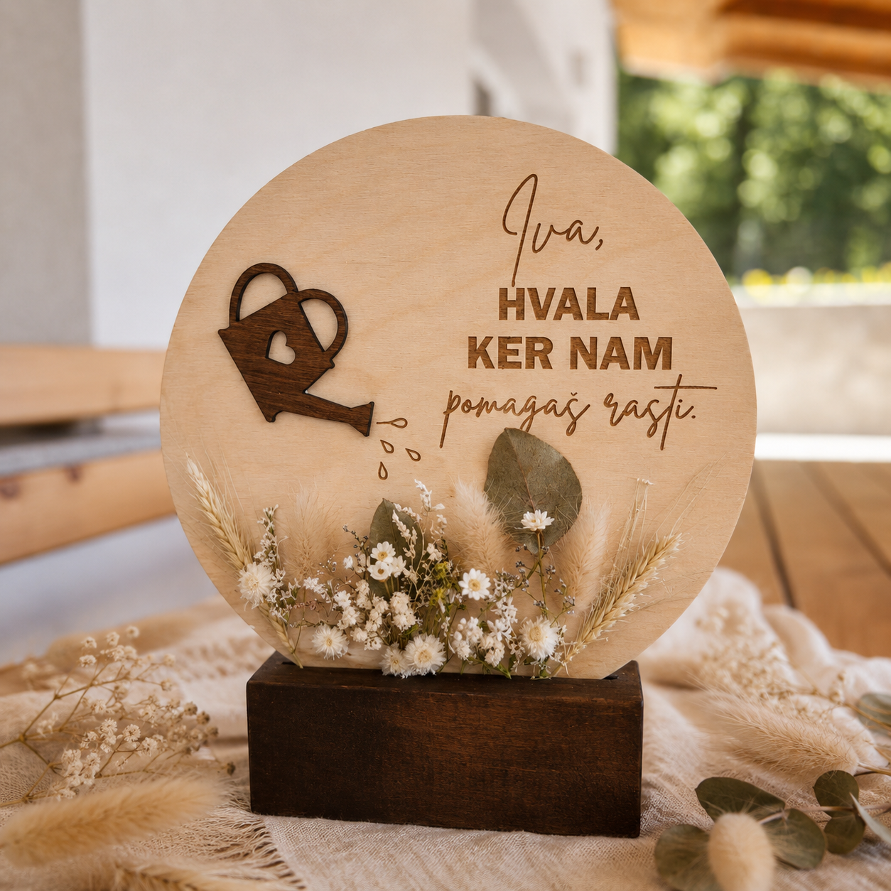 Lesena zahvala s suhim cvetjem