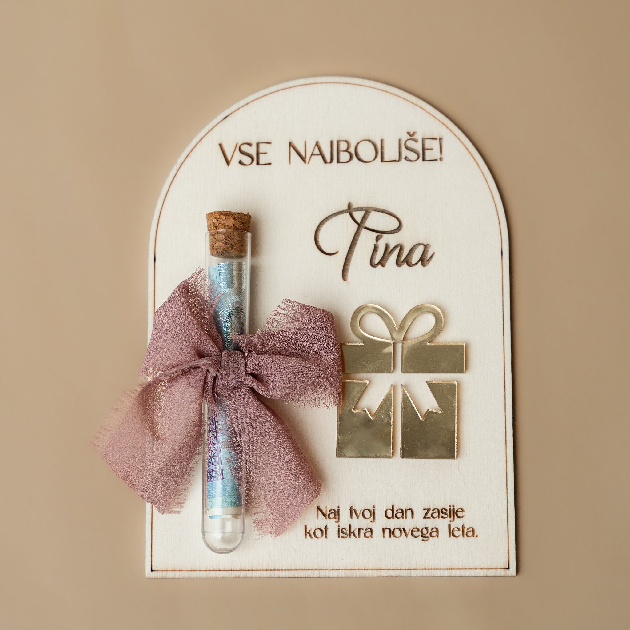 Lesena darilna tablica z epruvetko - rojstni dan