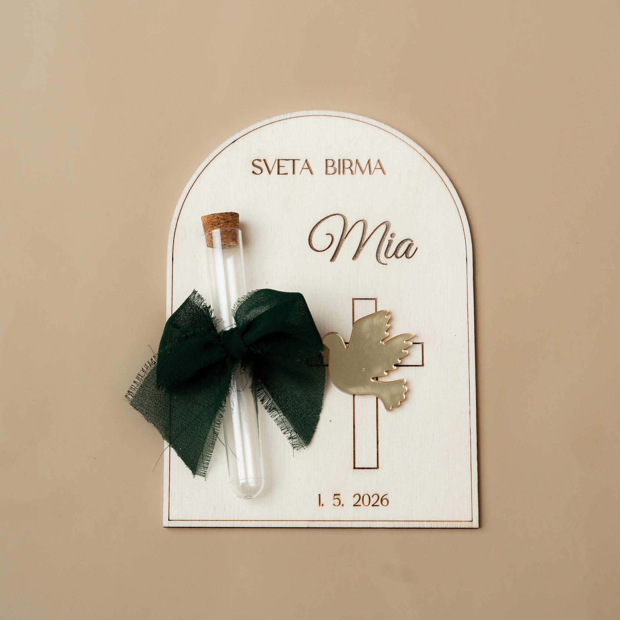 Lesena darilna tablica s šopkom suhega cvetja