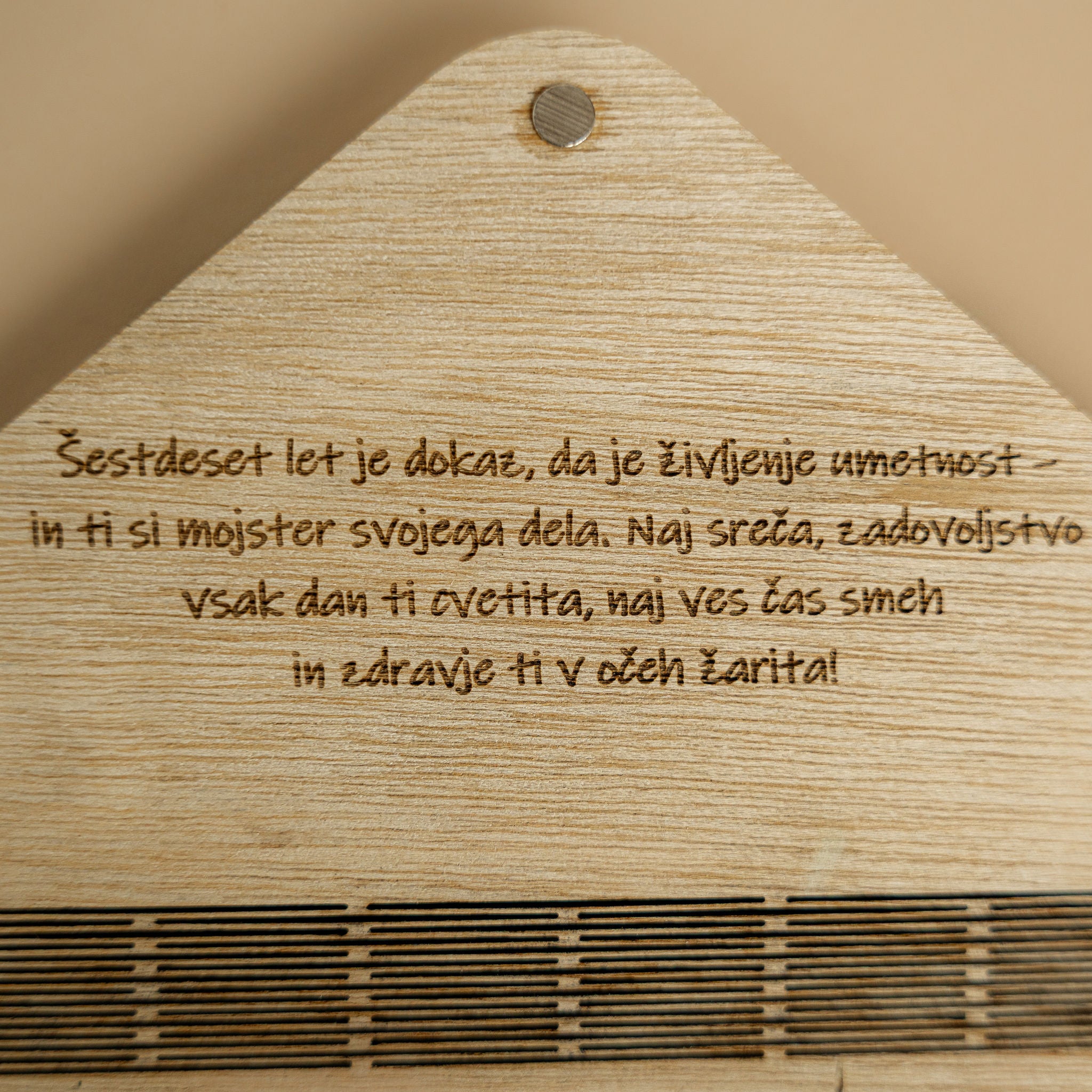 Lesena kuverta - z magnetnim zapiranjem